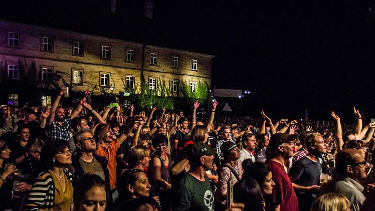 LaBrassBanda begeistert in Tambach . Foto: Jochen Berger