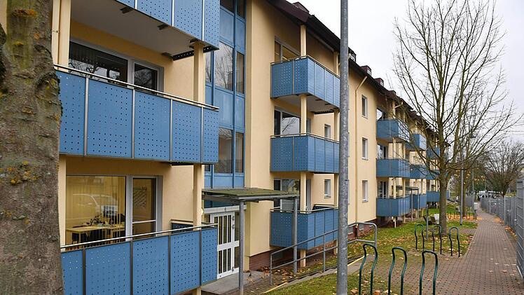 Umstritten: Gegen die Stimmen der Grünen stellt der Finanzsenat 70.000 Euro für die Überplanung des Aufnahmelagers Oberfranken bereit.  Ziel ist der stufenweise Rückbau der Flüchtlingsgroßunterkunft.  Foto: Ronald Rinklef