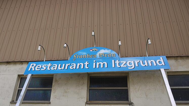 Die Zeiten sind vorbei: Ein Restaurant in der Itzgrundhalle wird es auch nach der Sanierung nicht geben. - Foto: Berthold Köhler