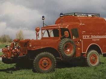 Der umgebaute Dodge war das erste Feuerwehrfahrzeug der Feuerwehr Schottenstein und ein wichtiger Meilenstein in der Geschichte der Wehr.  Repro: Michael Stelzner