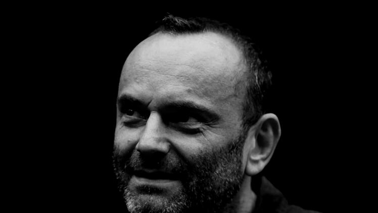 Die letzten drei Vorstellungen des Ravel-Abends widmet das Landestheater Coburg dem im Dezember 2021 vollkommend &uuml;berraschend verstorbenen Regisseur Tibor Torell.Foto: Silvia Stacklies.