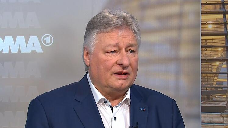 Vom Sicherheitsgipfel in Berlin am Freitag erwartet sich Martin Burkert, Vorsitzender der Eisenbahn- und Verkehrsgewerkschaft (EVG), "handfeste Ergebnisse".