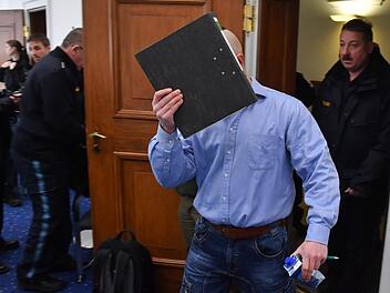 Der 26-jährige wollte in das Geschäft mit der Zimmervermietung einsteigen. Dabei habe er Druck von oben bekommen - und hat diesen offenbar weitergegeben, wie Zeugen sagen. Foto: Ronald Rinklef