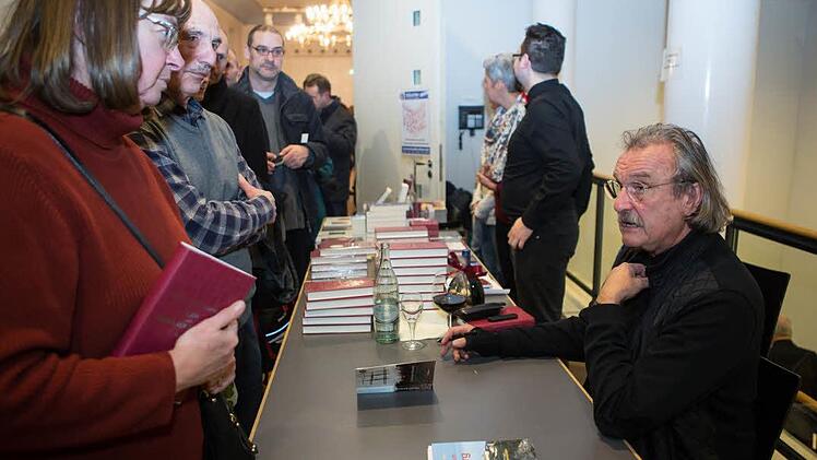 Nach der Lesung signierte Christoph Ransmayr seine Bücher. Foto: Barbara Herbst