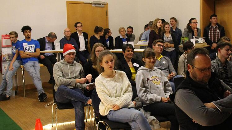 Was werden sie wohl später einmal beruflich machen? Manche wissen es schon, andere ließen sich bei der Veranstaltung der Stiftung Lebenspfad motivieren.Christiane Lehmann