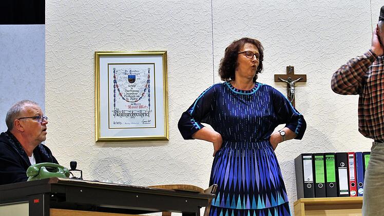 ufführung der  Theatergruppe Katzenbach  im Kursaal von Bad Bocklet. Gespielt wird  der Schwank "Die Gedächtnislücke" von Bernd Gombold. Werner Vogel