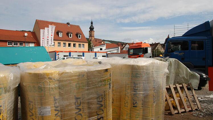 Auf der Baustelle herrscht reger Betrieb.