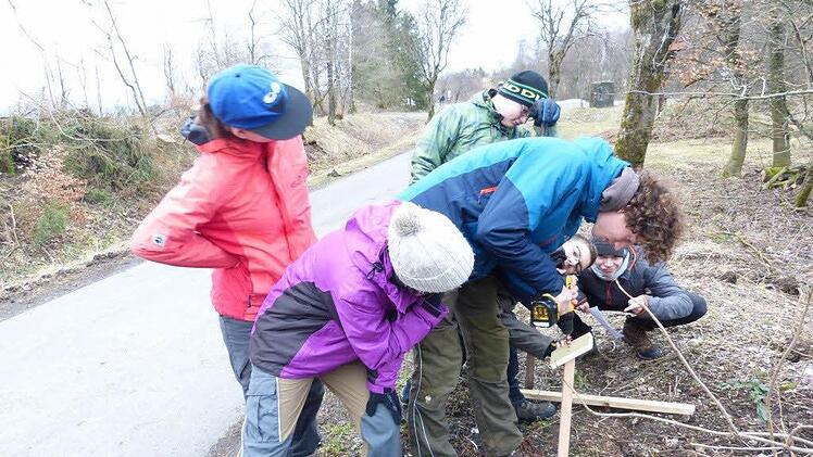Die "Wanderratten", die Jugendgruppe des Biosphärenreservats Rhön, haben am Schwarzen Moor einen Planetenlehrpfad angelegt.
