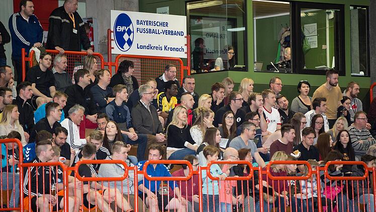 Die Dreifachturnhalle war voll besetzt. Foto: Heinrich Weiß