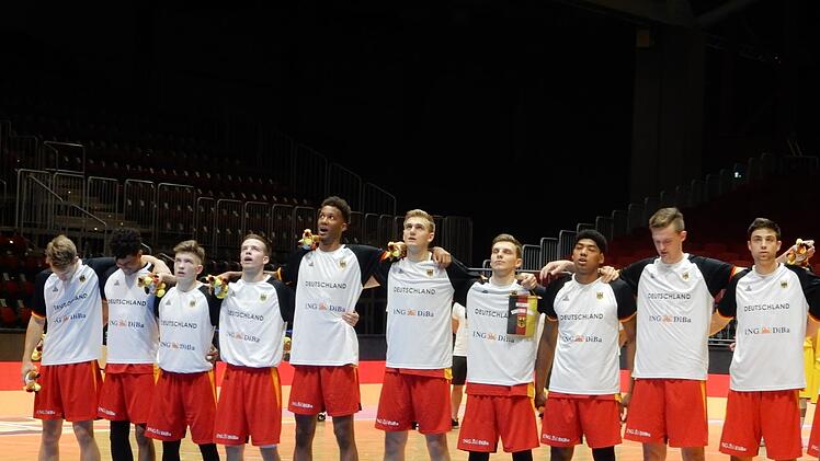 Eine tolle Teamleistung zeigten die deutschen U20-Basketballer beim Sieg über die Türkei. Foto: Udo Schilling