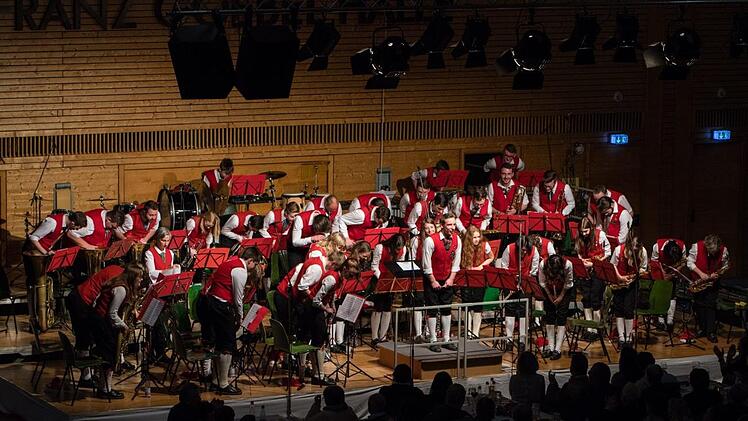 Impressionen vom Weihnachtskonzert in der Franz-Goebel-Halle in RödentalFoto: Vincent Kaibarta