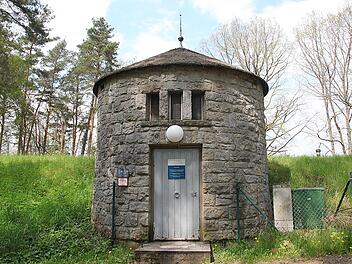 Der Hochbehälter Woffendorf wird für 130.000 Euro ertüchtigt, um einen risikoarmen Betrieb in den nächsten fünf Jahren zu ermöglichen. Anschließend muss eine neue Anlage gebaut werden.