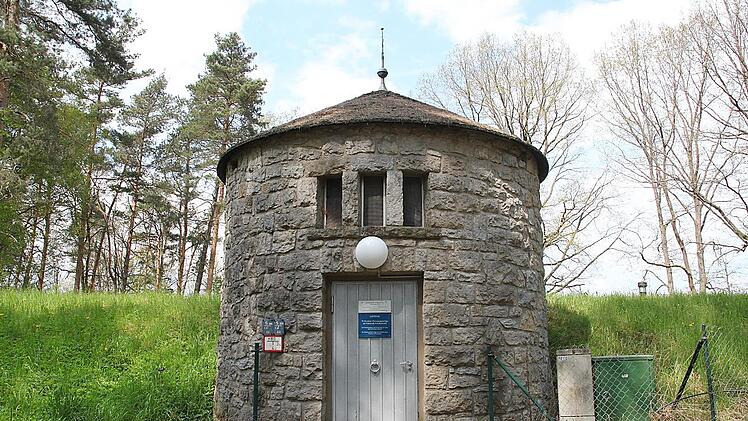 Der Hochbehälter Woffendorf wird für 130.000 Euro ertüchtigt, um einen risikoarmen Betrieb in den nächsten fünf Jahren zu ermöglichen. Anschließend muss eine neue Anlage gebaut werden.