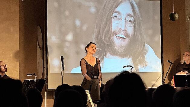 Die S&auml;ngerin und Schauspielerin Meike Fabian zeichnet Lennons Leben nach.