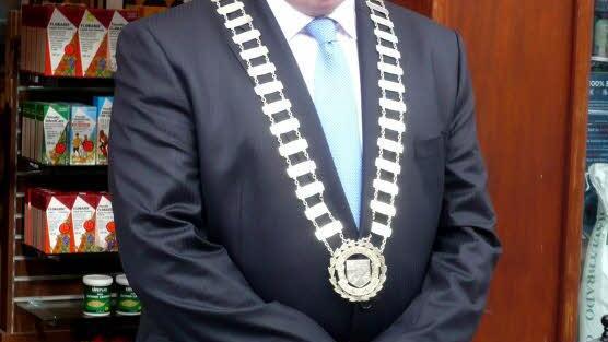 Brendan Henaghan trug mit Stolz die schwere Amtskette