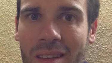 Bei einer Farnsbergfreizeit 1992 lernte André Dippacher als Siebenjähriger Charles Englert kennen. "Von da an war er der Mann mit Vollbart, Flip-Flops und grünem VW-Bus", erzählt Dippacher, der seit 2002 ehrenamtlicher Jugend- und Fahrtenleiter bei der Kommunalen Jugendarbeit Bad Kissingen ist. Vor allem auf der auf Skifreizeit in Altrei habe er viel mit Englert erlebt. Deshalb auch sein Fazit zum Abschied: "Charles wird mir persönlich im Jugendamt sehr fehlen, aber immer ein Freund bleiben, ...