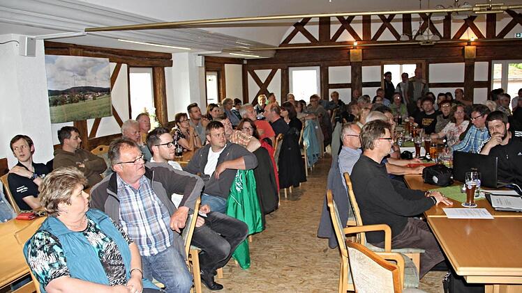 Rund 100 Zuhörer waren zu der Info-Veranstaltung gekommen. Foto: Helmut Will