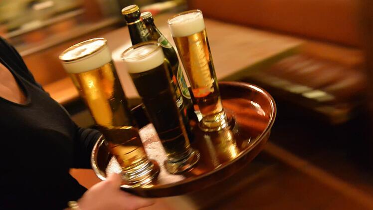 Ein wenig wird es noch dauern, bis in Adelsdorf Bier serviert wird. Symbolfoto: Marc Tirl