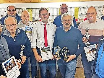 Die erfolgreichsten Z&uuml;chter der freien Jungtaubenausstellung der Einsatzstelle Bischberg sowie die Einsatzstellensieger des Reisejahres 2025.