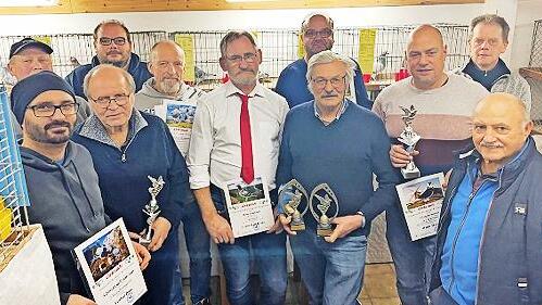 Die erfolgreichsten Z&uuml;chter der freien Jungtaubenausstellung der Einsatzstelle Bischberg sowie die Einsatzstellensieger des Reisejahres 2025.