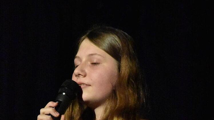 Mia-Marlen Bauer hat seit einem Jahr Gesangsunterricht und präsentierte "Accidentally Kelly Street".