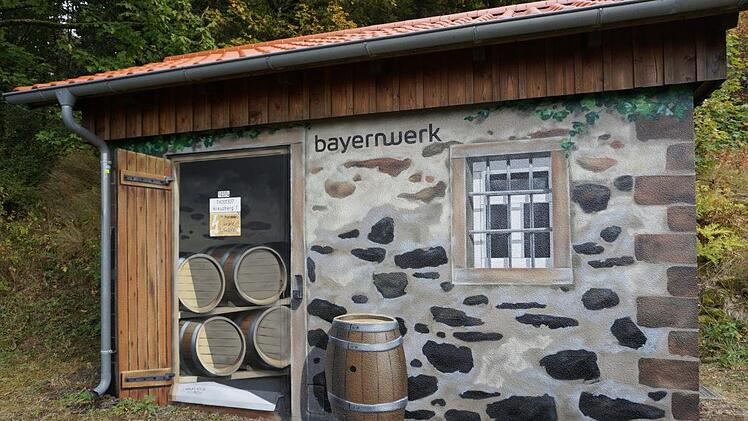 Als Bierkeller getarnt wurde die Trafostation am Kreuzberg. Foto: Marion Eckert