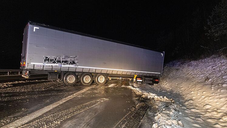 Schneechaos auf der A9: Gl&auml;tte und Schnee sorgt f&uuml;r mehrere Unf&auml;lle