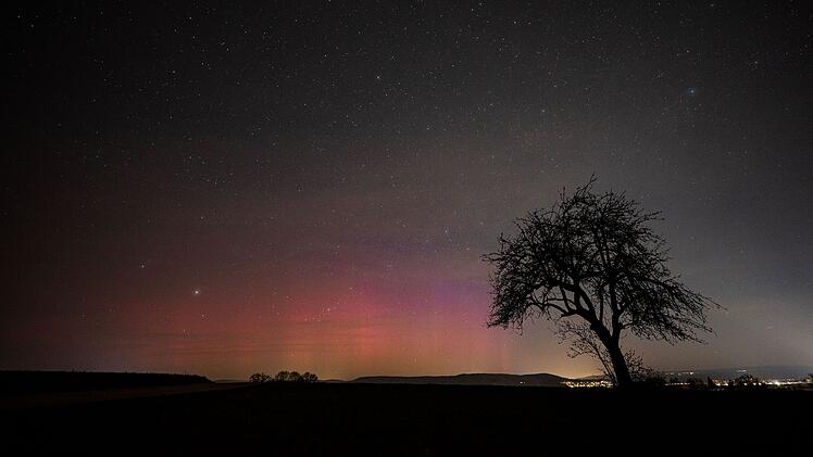 Spektakuläre Farben über Bamberg: Polarlichter und Saharastaub zugleich