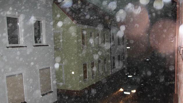 Gegen 17.20 Uhr verfinsterte sich der Himmel und ein Gewitter brach los. Fotos: Ulrike Müller