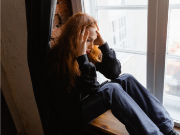 Opfer einer emotionalen Erpressung fühlen sich schuldig, traurig und sind überfordert.