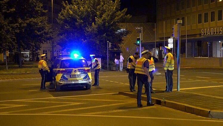 Nürnberg: Nach EM-Spiel - Polizei stoppt hupende Autos am Plärrer