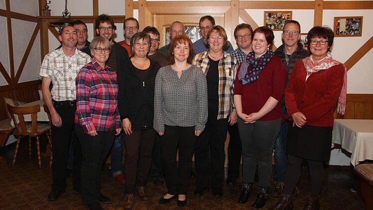 Die neue Leiterin Irene Pickel (3.v.l.) beim Gruppenbild mit den Gemeinderäten und dem neuen Team