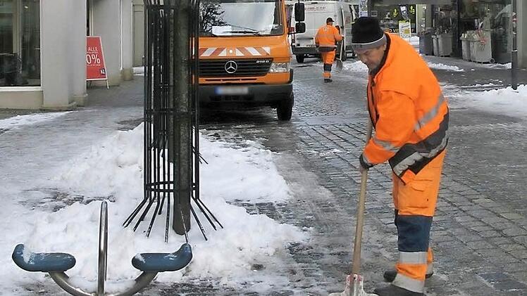 Auch die Straßenreinigung ist in Coburg deutlich teurer geworden - die Gebühren dafür stiegen um knapp 28 Prozent. Foto: Simone Bastian/CT-Archiv