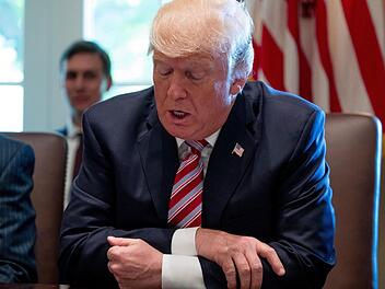 Hört gerne Lob: Donald Trump Foto: Andrew Harnik, dpa