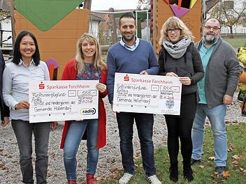 Von links: Bürgermeister Torsten Gunselmann, Fauziah Pohlmann (Kindergarten Pautzfeld), Gabriele Wirth (Kindergarten Hallerndorf), Simon Friedrich (Geschäftsführer Brauerei Rittmayer), Rebecca Fischer (Kindergarten Trailsdorf), Schulleiter Günther Dalles und Nathalie Bauer (Kindergarten Willersdorf) freuen sich über die Spende. Foto: Mathias Erlwein