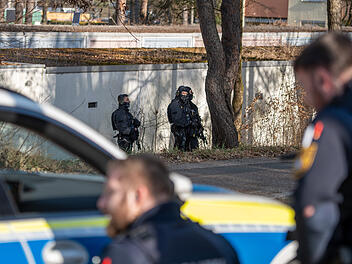 SEK-Einsatz in Nürnberg: Mann bedroht Nachbarn mit Schusswaffe SEK-Einsatz in Nürnberg: Mann bedroht Nachbarn mit Schusswaffe