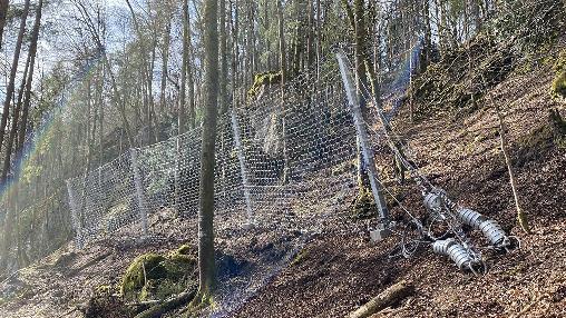 Die Felssicherung am Sachsenm&uuml;hler Berg wurde vom Freistaat Bayern und der Europ&auml;ischen Union mitfinanziert.