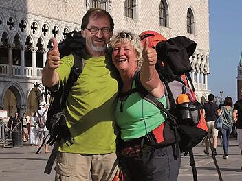 Gabi Schülein und Georg Hofmann auf dem Markusplatz in Venedig. Fotos: privat