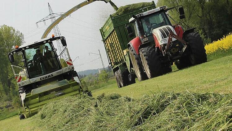 Die Traktoren und landwirtschaftlichen Maschinen werden immer größer.  Foto: Maximilian Glas/Archiv