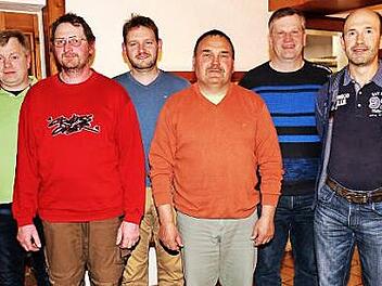 Der neugew&auml;hlte Vorstand der Jagdgenossenschaft Serkendorf mit (von links) Reinhold Sch&uuml;tz, Roland Dinkel, Christian Dinkel, Bernhard Grie&szlig;er, Ludwig Weis und Gerald Amon Foto: Gerd Klemenz