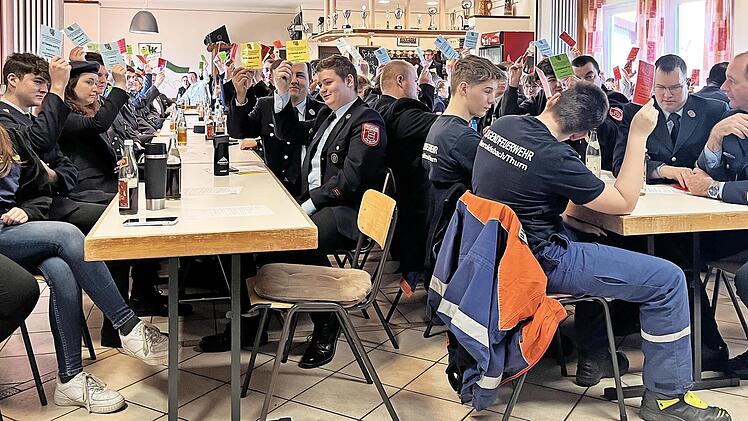Aktuelle Themen wurden von den Delegierten der Jugendfeuerwehren beraten.