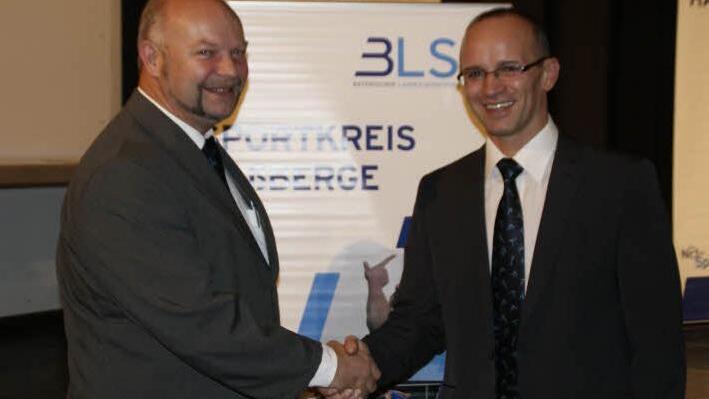 Nach neun Jahren übergab Günther Jackl (rechts) den Kreisvorsitz im BLSV Haßberge an Andreas Schröck, seinen bisherigen Stellvertreter.
