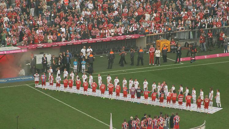 Das Spalier des Kids und die Bayern. .Foto: privat