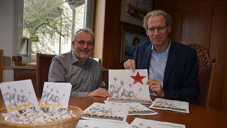 Helmut Biehler (links) und German Hacker freuen sich auf das Kulturfestival.  Foto: Bernhard Panzer