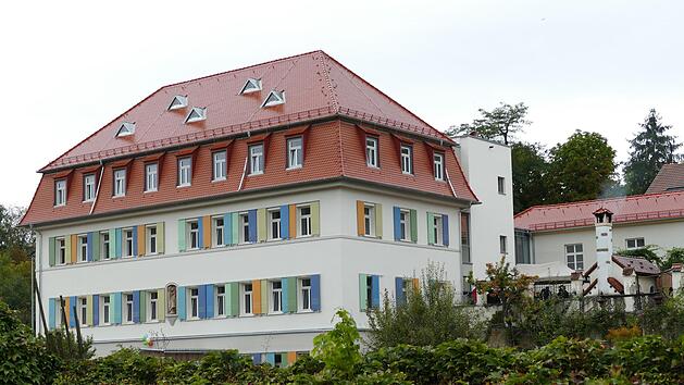 Das sanierte St. Josefsheim präsentiert sich außen wie innen mit den dominierenden Farben blau, grün und orange. Foto: Marion Krüger-Hundrup