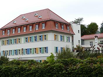 Das sanierte St. Josefsheim präsentiert sich außen wie innen mit den dominierenden Farben blau, grün und orange. Foto: Marion Krüger-Hundrup