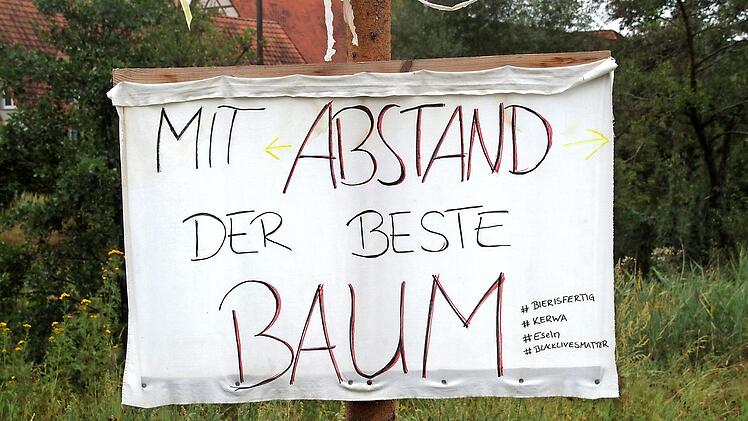 Humor bewiesen immerhin die Ampferbacher Kerwasburschen. Ob's geholfen hat?