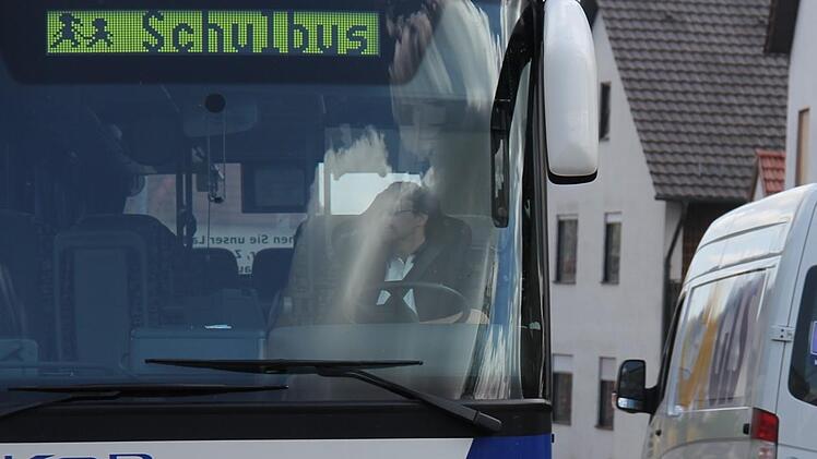 Dass Kinder sich über eine Stunde vor Schulbeginn auf den Schulweg machen müssen, sorgt in Euerdorf für Unmut. Foto: Archiv Gerd Schaar