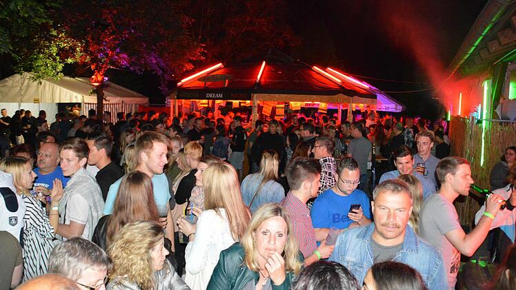 Der 90. Geburtstag des FC wurde in Poppenlauer mit sehr vielen Besuchern gefeiert. Foto: Annette Warmuth