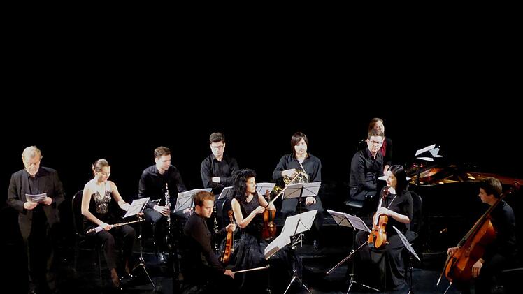 Im Kurtheater war das gesamte Ensemble 2012 vereint. Foto: Gerhild Ahnert